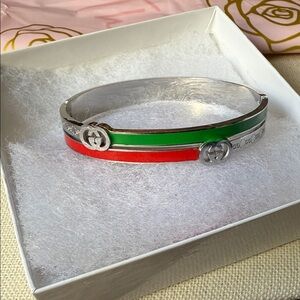 Stylish Fashion Jewelry Silver Bracelet with Red and Green Accents